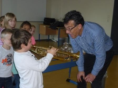 Kind mit Trompete